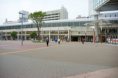 桜木町駅東口前