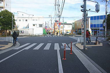 交差点を右へ