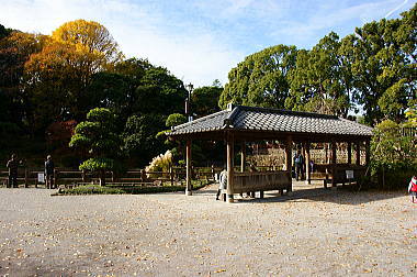 日本庭園の東屋