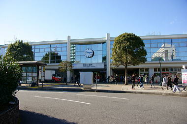 西武線航空公園駅東口