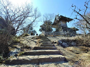 男体山本殿