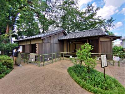 境内に設けられた松下村塾のレプリカ