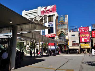 中野サンモール商店街へ