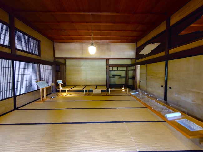 和館の広間