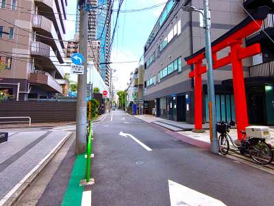 鳥居の前の道を左折