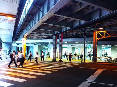 JR神田駅東口前と中央通り